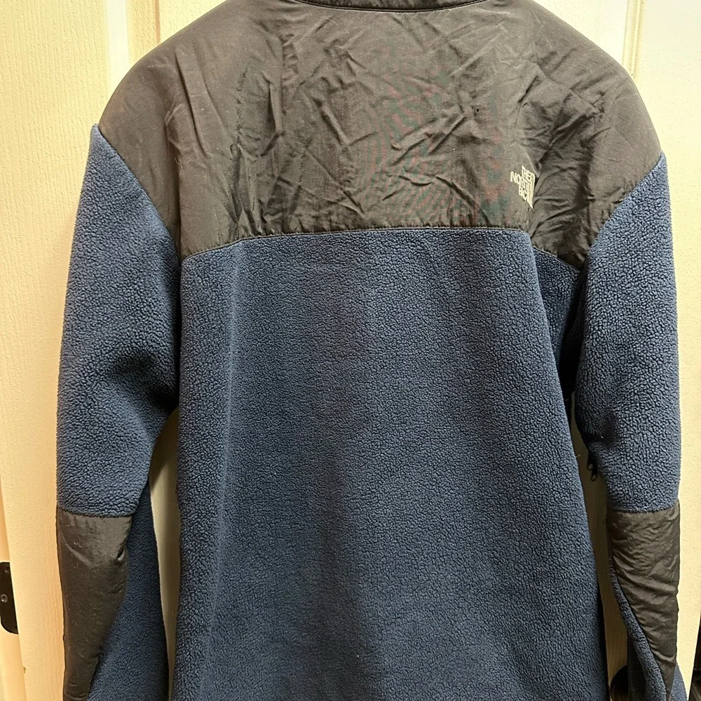 The North Face Black and Navy Fleece Jacket size S/ NWOT B88